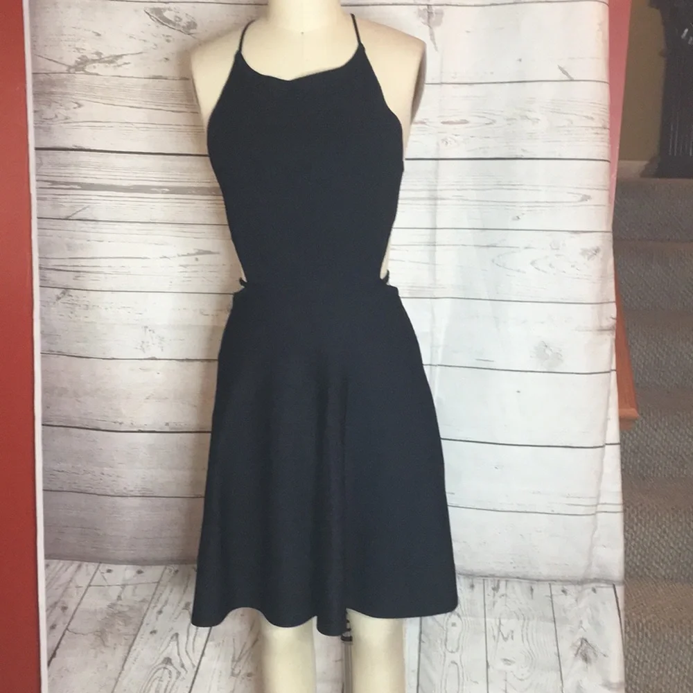 CUSNIE ET OCHS BANDAGE knit type FABRIC LIKE EUC RUNWAY CROSS BACK DRESS